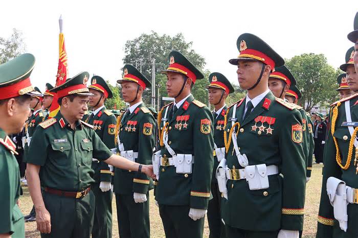 Đại tướng Phan Văn Giang thăm, động viên lực lượng diễu binh, diễu hành