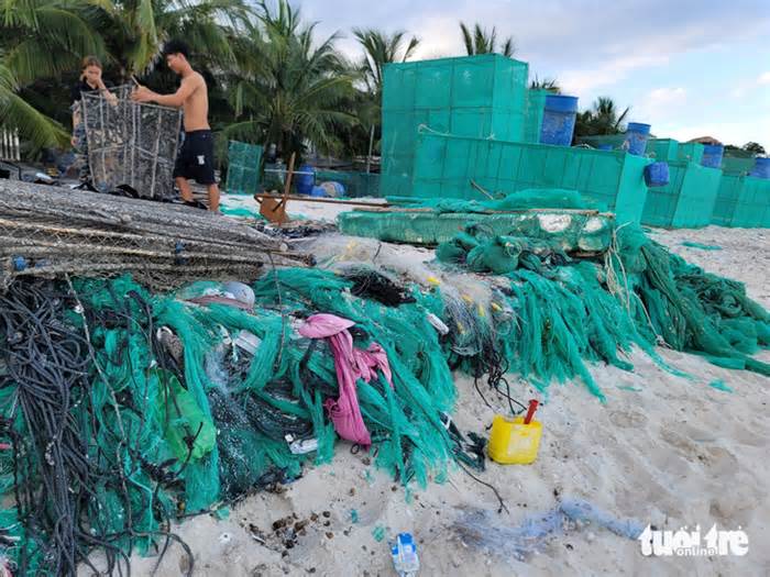 Bãi biển đẹp Cam Ranh bốc mùi, ô nhiễm, chính quyền mới tổ chức đi kiểm tra