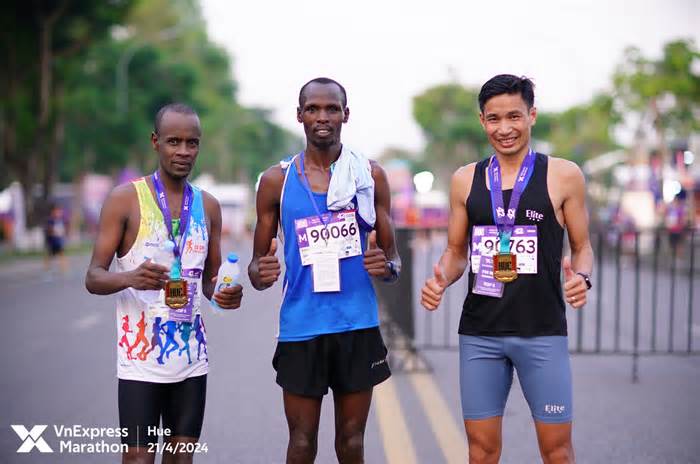 Cuộc chiến giữa các runner châu Phi tại giải chạy đêm Đà Nẵng