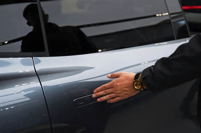 Trung Quốc cấm tay nắm cửa ẩn trên ô tô từ 2027