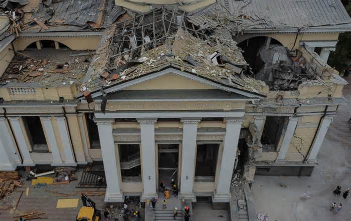 Tin tức thế giới 24-7: Bom mìn ngập Ukraine, rà phá phải hơn 7 thế kỷ