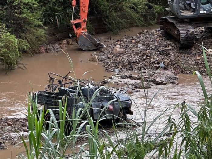 Vụ xe jeep bị lũ cuốn trôi: Tạm dừng hoạt động Khu Du lịch Làng Cù Lần