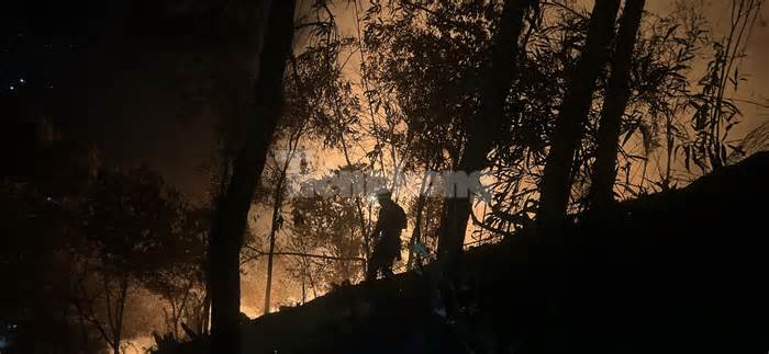 Huy động gần 500 người dập đám cháy rừng ở Yên Bái
