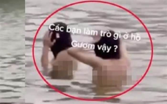 Đề nghị xử phạt 2 thanh niên 'tắm tiên' ở Hồ Gươm