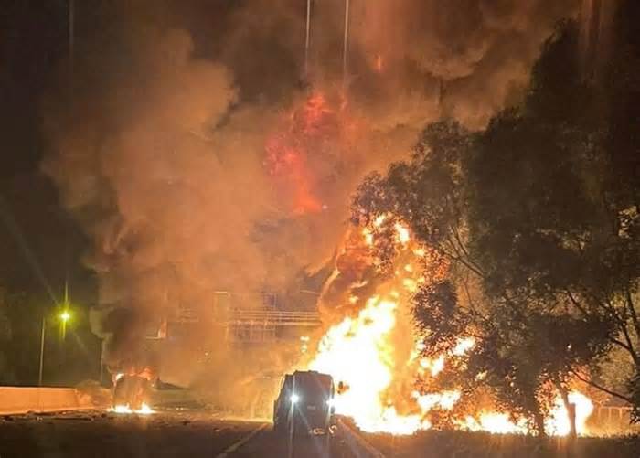 Phát hiện thi thể trong vụ cháy xe bồn chở xăng trên cao tốc Hà Nội - Hải Phòng