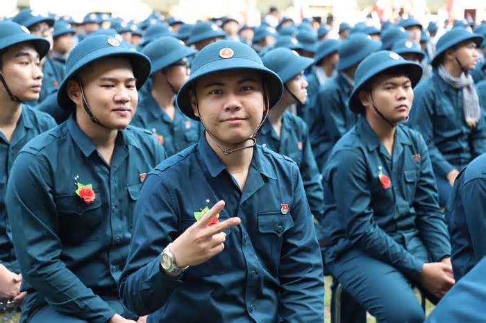 Gần 5.000 nam nữ thanh niên TPHCM rạng rỡ ngày tòng quân