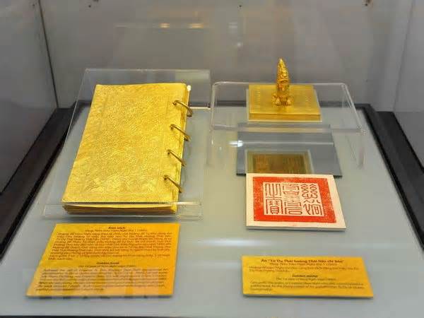 Những thư tịch cổ bằng vàng ròng của triều đại nhà Nguyễn