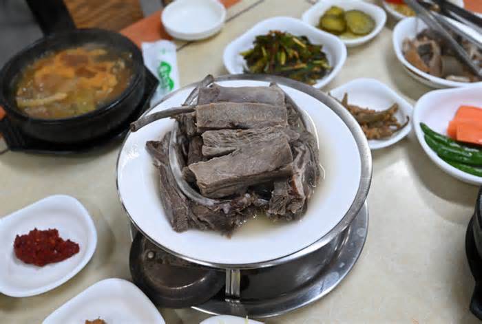 Quán thịt chó ở Hàn Quốc đông khách hơn khi có lệnh cấm