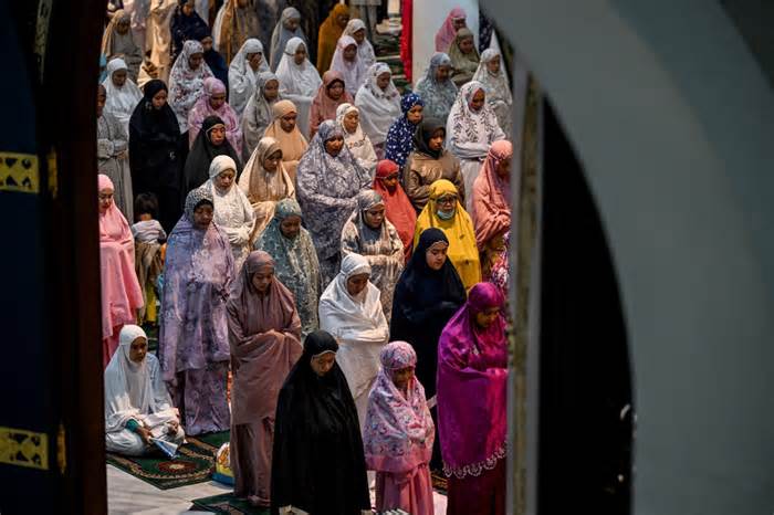 Hàng triệu tín đồ Hồi giáo bước vào tháng Ramadan, chia sẻ nỗi đau với người Gaza