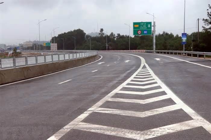 Phân loại xe, lập phương án phân luồng giao thông Cao tốc Cam Lộ-La Sơn
