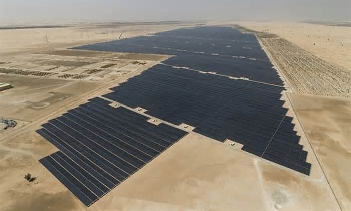 Trang trại điện mặt trời bao phủ hơn 20 km2 sa mạc