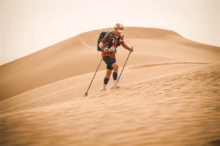 Chinh phục sa mạc Sahara ở tuổi 76