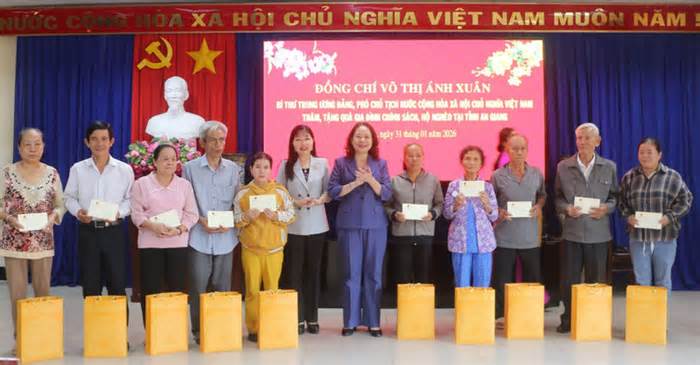 Phó Chủ tịch nước Võ Thị Ánh Xuân thăm, tặng quà và chúc Tết tại An Giang