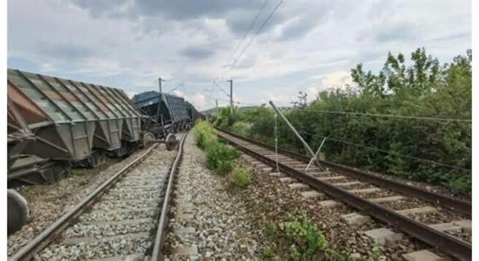 Tàu chở ngũ cốc Ukraine gặp nạn ở Moldova, 6 toa trật khỏi đường ray