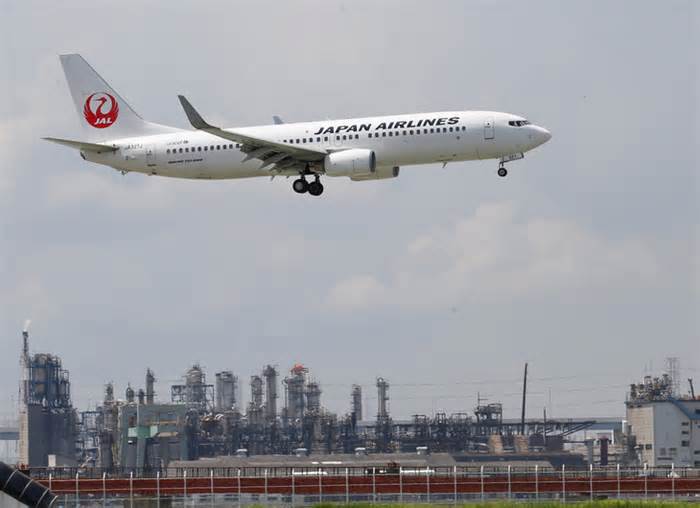 Nhật Bản: Máy bay chở 47 người phải hạ cánh khẩn vì nghi cháy động cơ