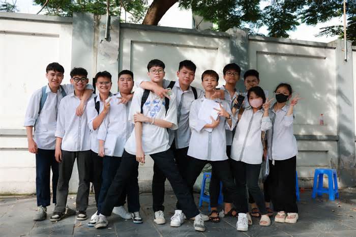 Ngày đầu thi tốt nghiệp THPT 2024 tại Hà Nội diễn ra an toàn và nghiêm túc