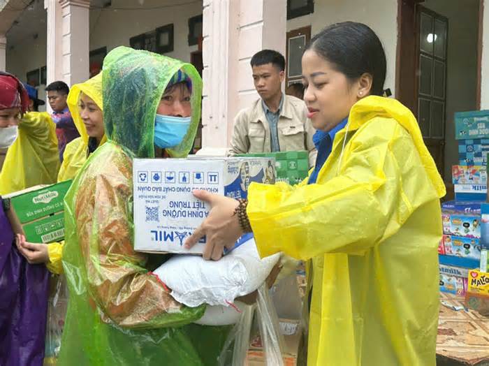 Thanh niên Cần Thơ vượt nghìn cây số tặng quà an sinh cho người dân Sơn La bị ảnh hưởng bởi bão Yagi