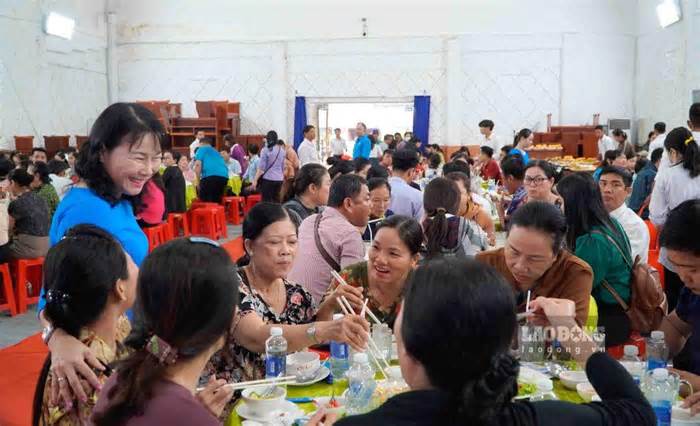 300 đoàn viên, người lao động TP Rạch Giá đón “Tết sum vầy”