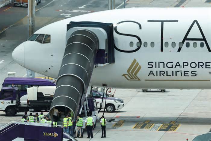 Máy bay Singapore Airlines gặp nhiễu động đã cất cánh rời Thái Lan