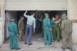 Đóng cửa một chợ tại Hà Tĩnh dù vẫn còn một số tiểu thương phản đối