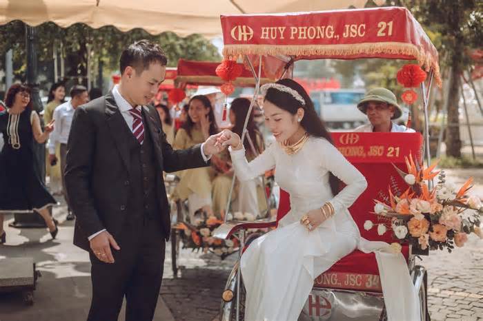Đám hỏi 1,6 tỷ đồng của cô dâu Bắc Giang tái hiện phố cổ Hà Nội và văn hóa Kinh Bắc