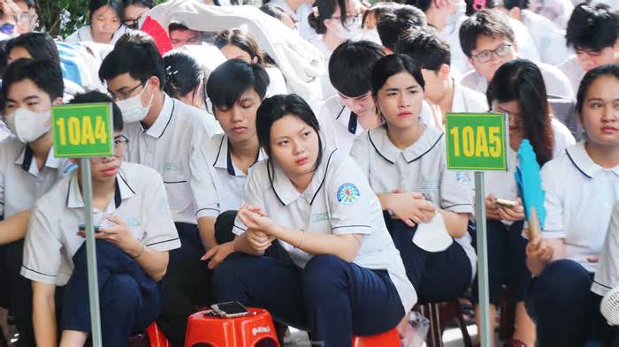 1.300 học sinh TPHCM không thi vẫn đỗ lớp 10 trường công
