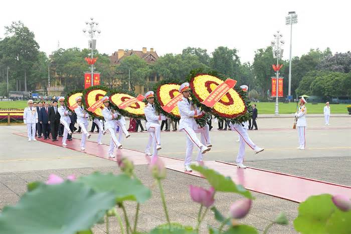 Lãnh đạo Đảng, Nhà nước viếng Chủ tịch Hồ Chí Minh nhân Ngày sinh của Người