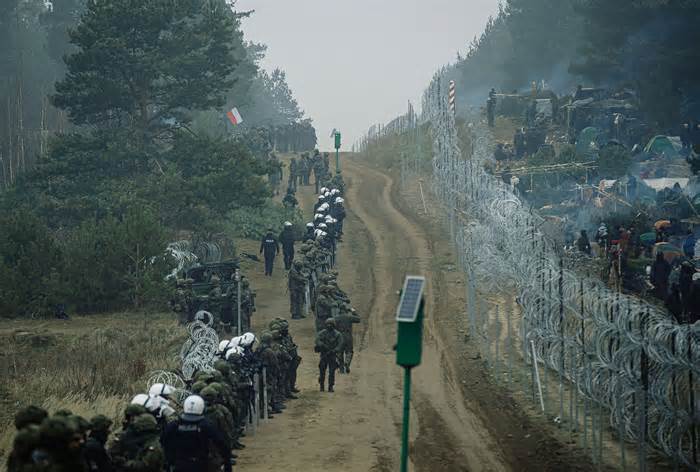 Ba Lan tăng cường lực lượng an ninh ở biên giới với Belarus