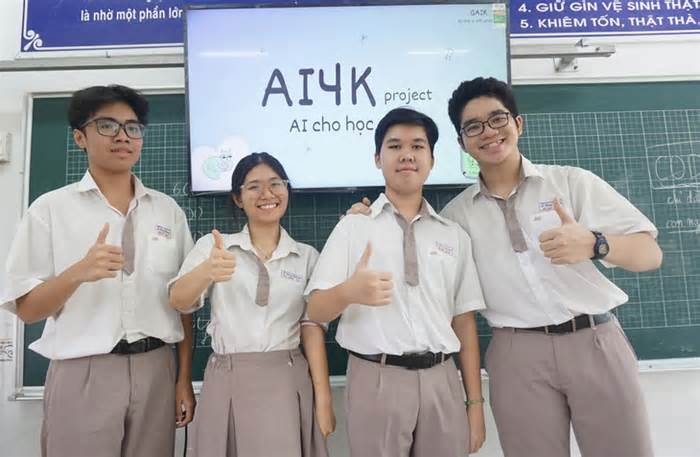 Bất ngờ học sinh Trường chuyên Lê Hồng Phong dạy AI cho học sinh tiểu học