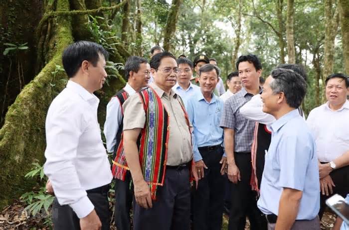 Thủ tướng khảo sát, kiểm tra các cơ sở, dự án kinh tế xã hội tại tỉnh Kon Tum