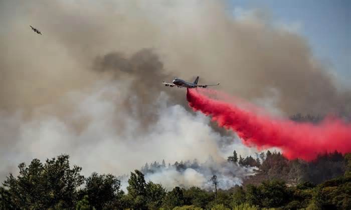 Chất bột màu hồng giúp đối phó cháy rừng ở California