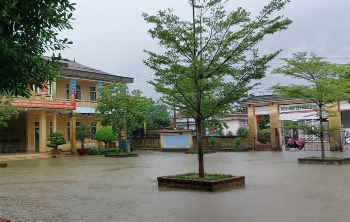2.000 học sinh ở Quảng Trị nghỉ học do mưa ngập