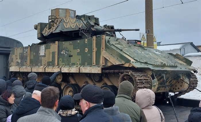 Nga đưa thiết giáp Bradley tịch thu tại Ukraine về nước