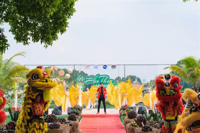 Liên hoan ‘Ẩm thực Hương sắc phương Nam’ tại công viên văn hóa Đầm Sen