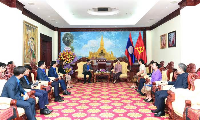 Bí thư Trung ương Đoàn thăm, chúc mừng Tết cổ truyền Đại sứ quán Lào và Campuchia