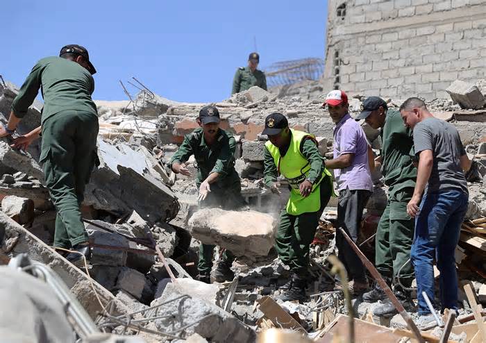 Cách thức lực lượng cứu hộ tìm kiếm người sống sót sau động đất