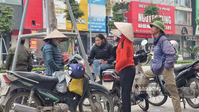 Chợ người ở TP Thái Nguyên: Nghề tay trái ngoài công việc đồng áng