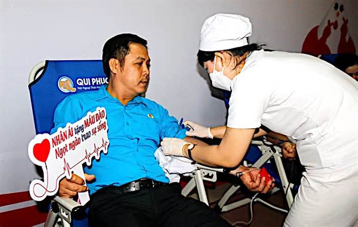 Hơn 190 đoàn viên công đoàn tham gia hiến máu “Giọt hồng Bình Thuận”
