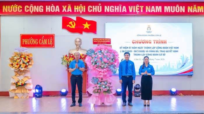 Phường Cẩm Lệ thành lập 13 công đoàn cơ sở, trao 80 triệu đồng hỗ trợ đoàn viên