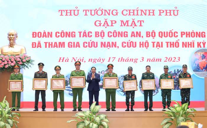 Thủ tướng tuyên dương lực lượng công an, quân đội cứu hộ tại Thổ Nhĩ Kỳ