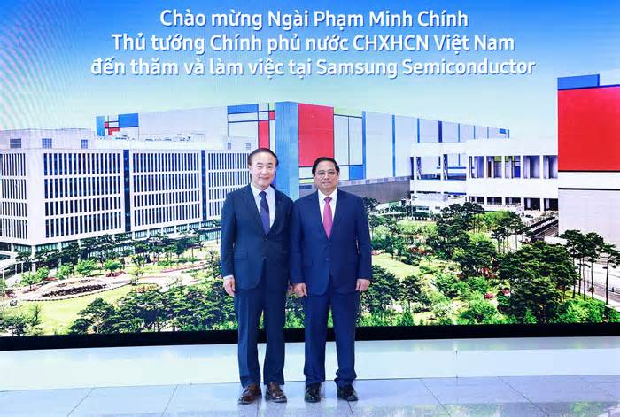 Thủ tướng thăm Tổ hợp bán dẫn của Samsung