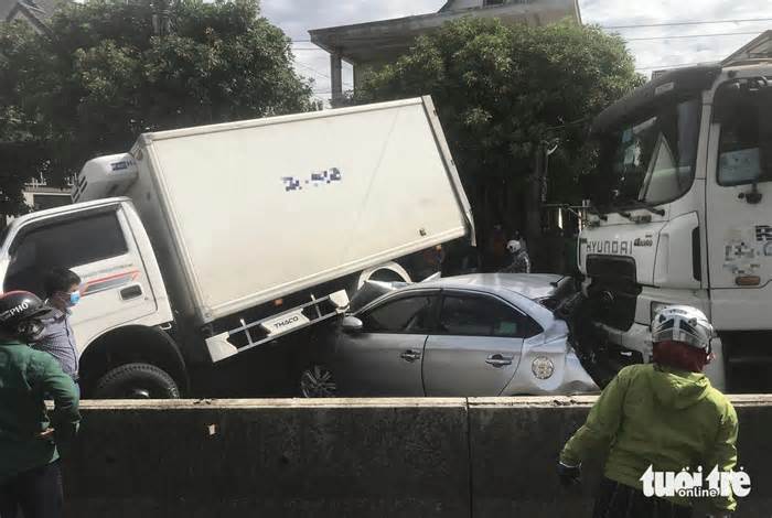 Cấm xe tải trên cao tốc Cam Lộ - La Sơn, Quảng Trị lo tai nạn tăng trên quốc lộ 1