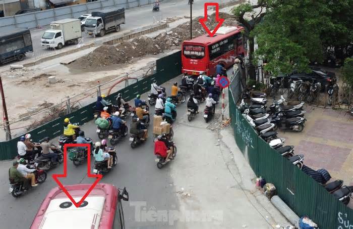 Quây rào phố Kim Đồng khi chưa tổ chức giao thông: Thanh tra và CSGT nói gì?