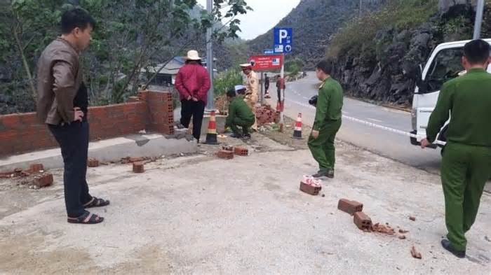 Tìm kiếm thanh niên mất tích sau cú lùi xe ở đèo Mã Pì Lèng