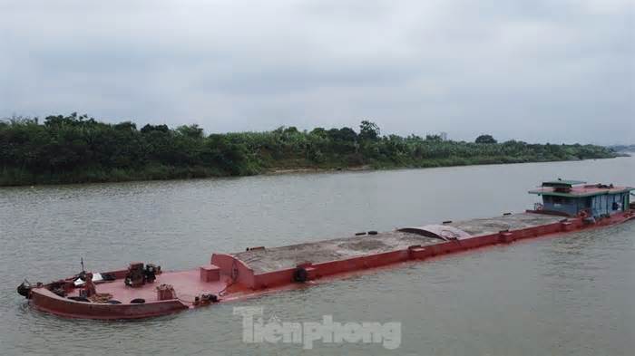 Tàu quá tải lọt 'chốt' kiểm soát: Cảnh sát đường thủy Hà Nội nói gì?
