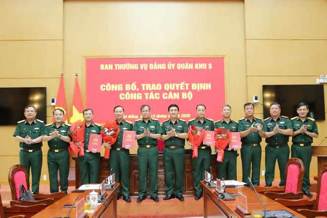 Quân khu 5 công bố các quyết định nhân sự tại Bộ Chỉ huy quân sự Gia Lai, Quảng Ngãi và Đà Nẵng