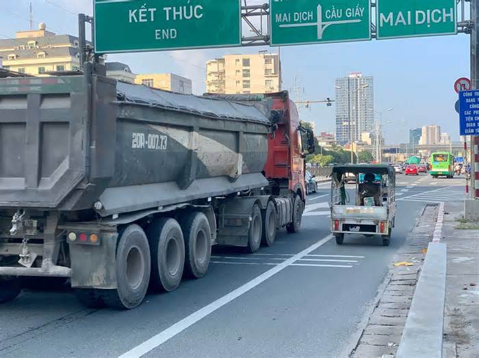 Hà Nội lắp thêm biển báo giao thông trên cao tốc, quốc lộ