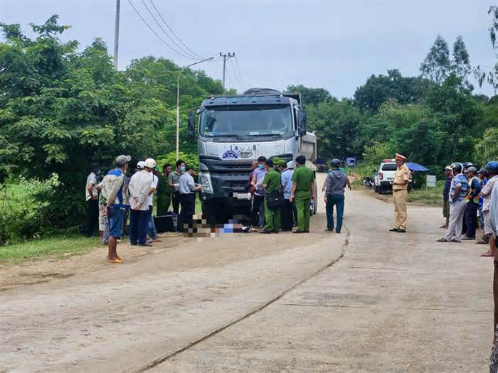 Đi thăm mộ về, cụ già 80 tuổi bị xe tải lùi tông chết