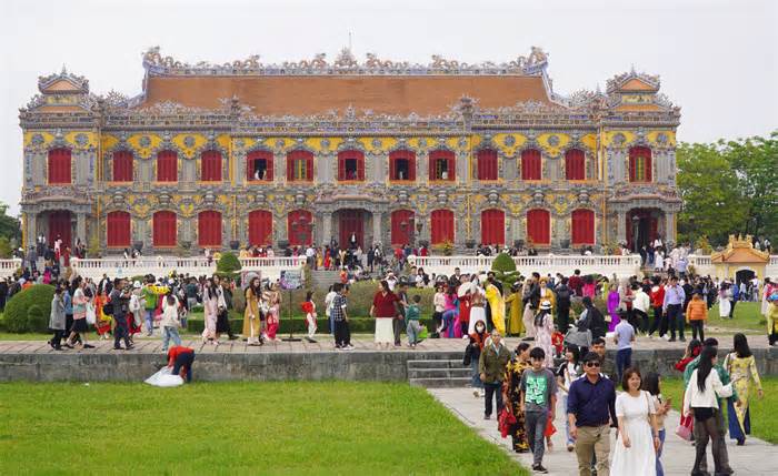 Lần đầu khai mạc Festival Huế tại điện Kiến Trung