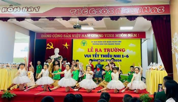 Lễ ra trường ấm áp của thầy trò trường Mầm non Quang Trung